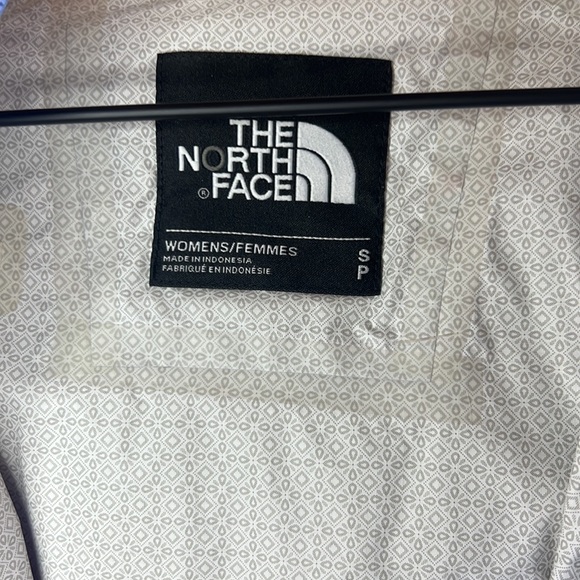 The North Face Hyvent Lilac Rain Jacket - Picture 9 of 9